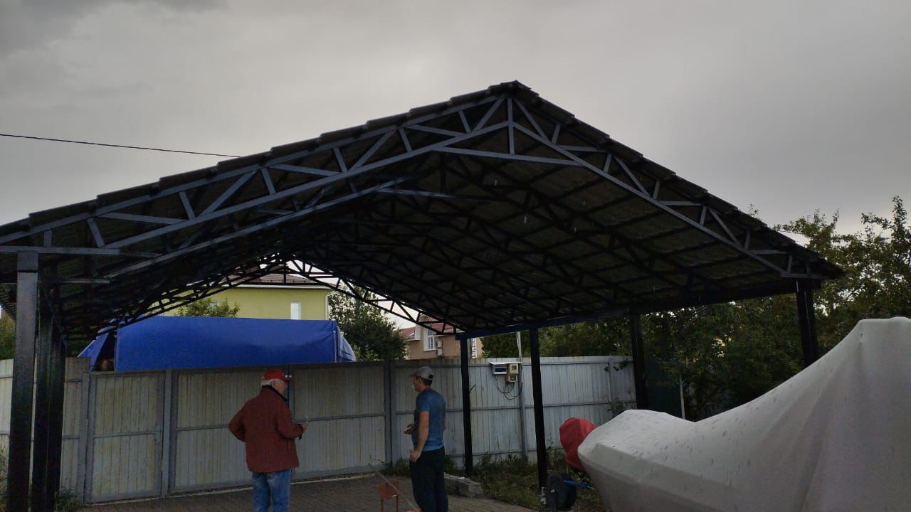 Пристроенный навес под кровлю дома