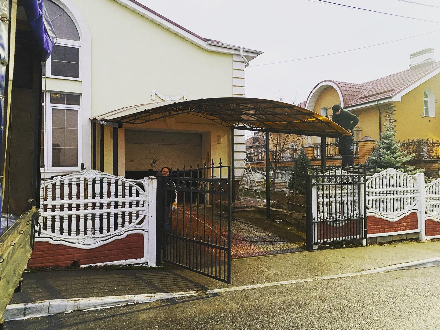 Как выбрать покрытие для металлического забора в Электроуглях, чтобы снизить риск коррозии